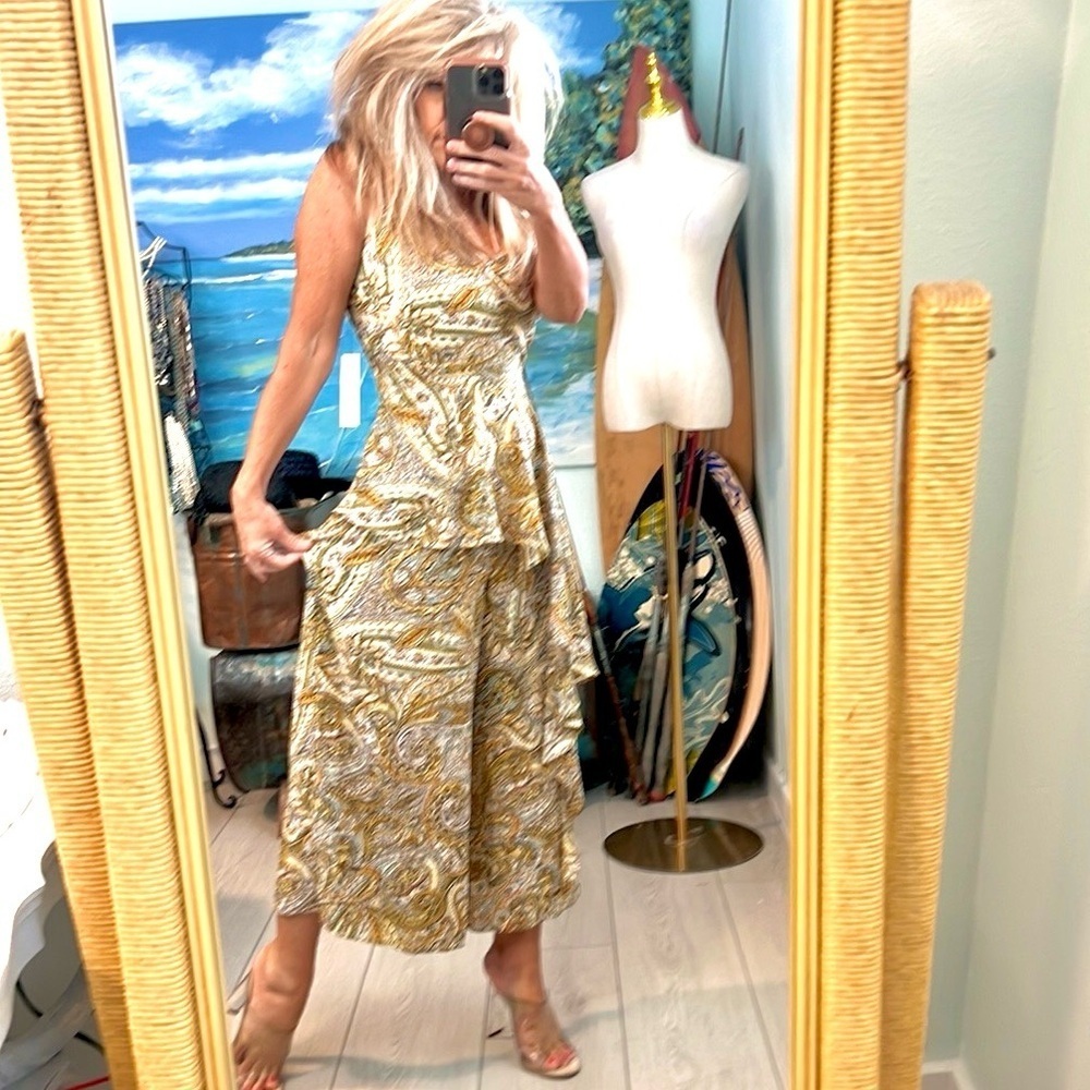 NWT Emma & Michelle Gold/Blue Floral Sleveless Romper,Jumpsuit Size Medium - Picture 1 of 11